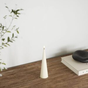 Deluxe Homeart Led Kaars | Cone Candle | Cream | 5cm x 20cm