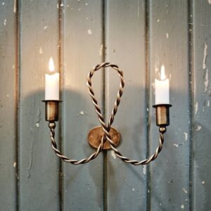 Klassieke messing wandkandelaar met twee armen | Strömshaga