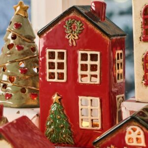 Kersthuis rood met kerstboom en krans IB Laursen | 20cm hoog